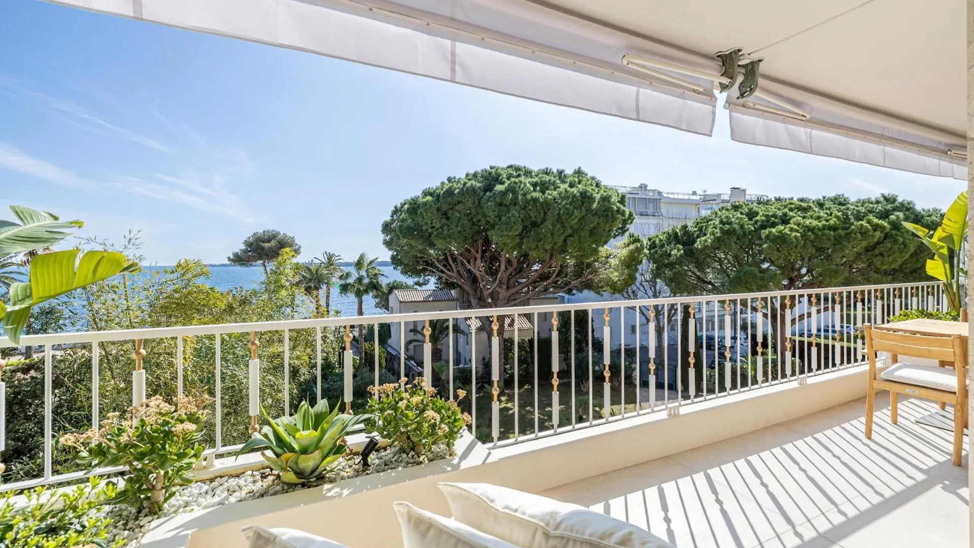 Ref 1981 - Cannes Sea View Apartment Cannes Palm Beach