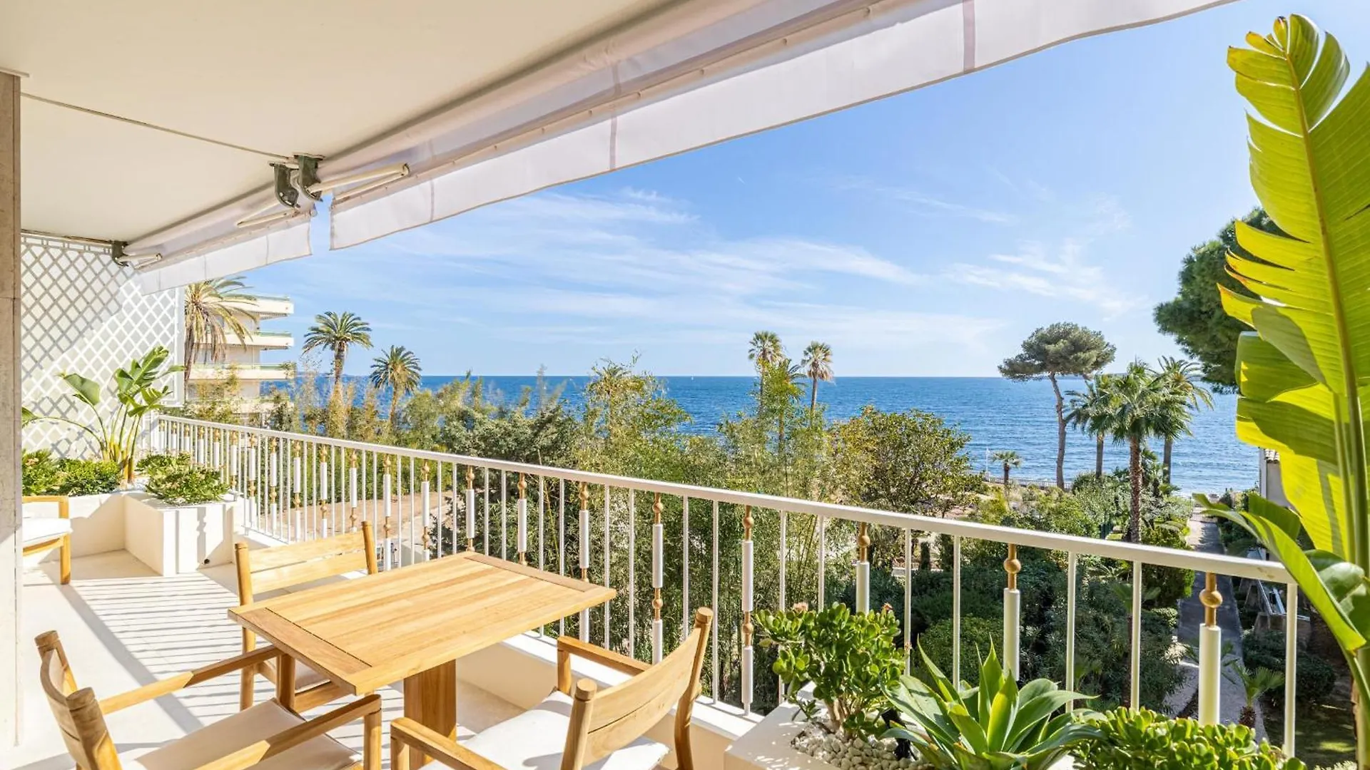 Ref 1981 - Cannes Sea View Apartment Cannes Palm Beach