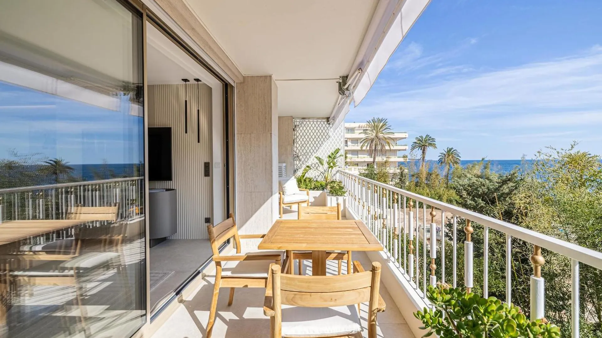 Ref 1981 - Cannes Sea View Apartment Cannes Palm Beach